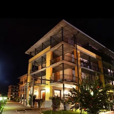 Agora Каламандрана